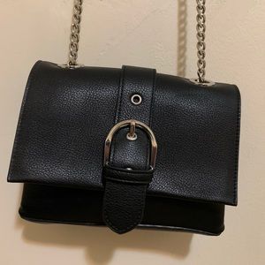 Faux leather chain crossbody bag (black)
